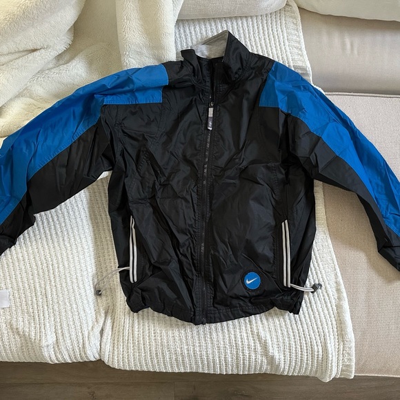 Nike - Picture 5 of 10